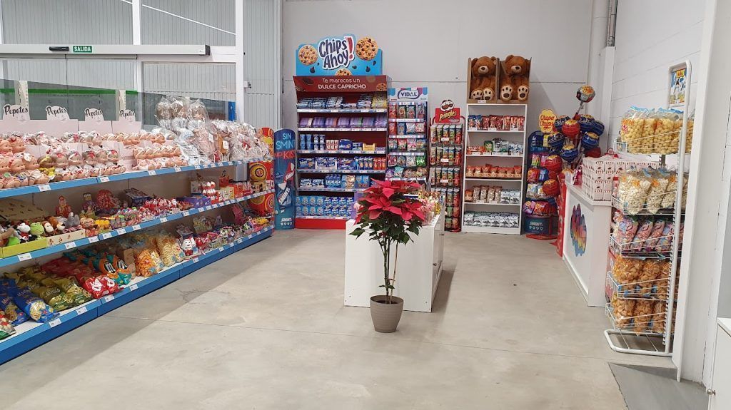 Interior de la tienda Cash & Carry MisChuches
